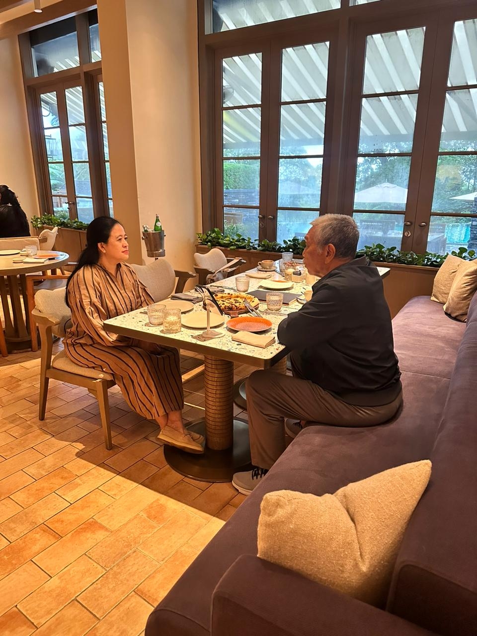 Puan Besuk Luhut Di Singapura, Bahas Isu Pemilu