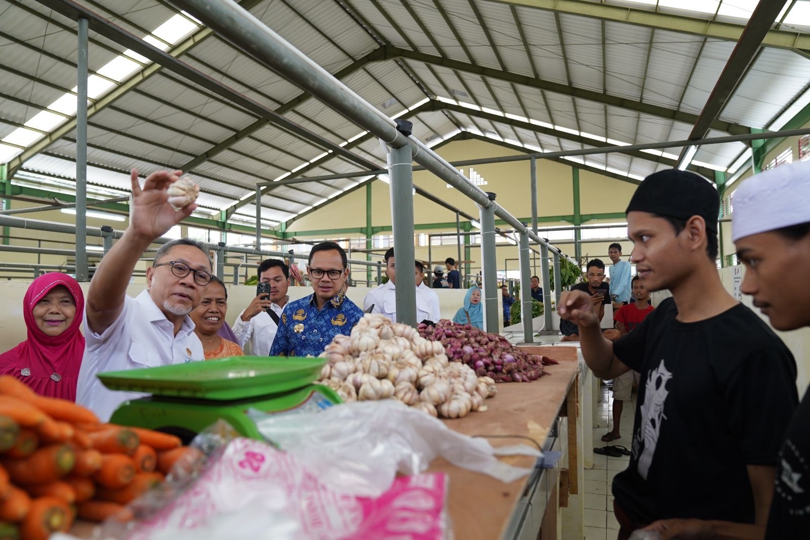 Jelang Nataru, Zulhas Sebut Harga Bapok Cenderung Turun
