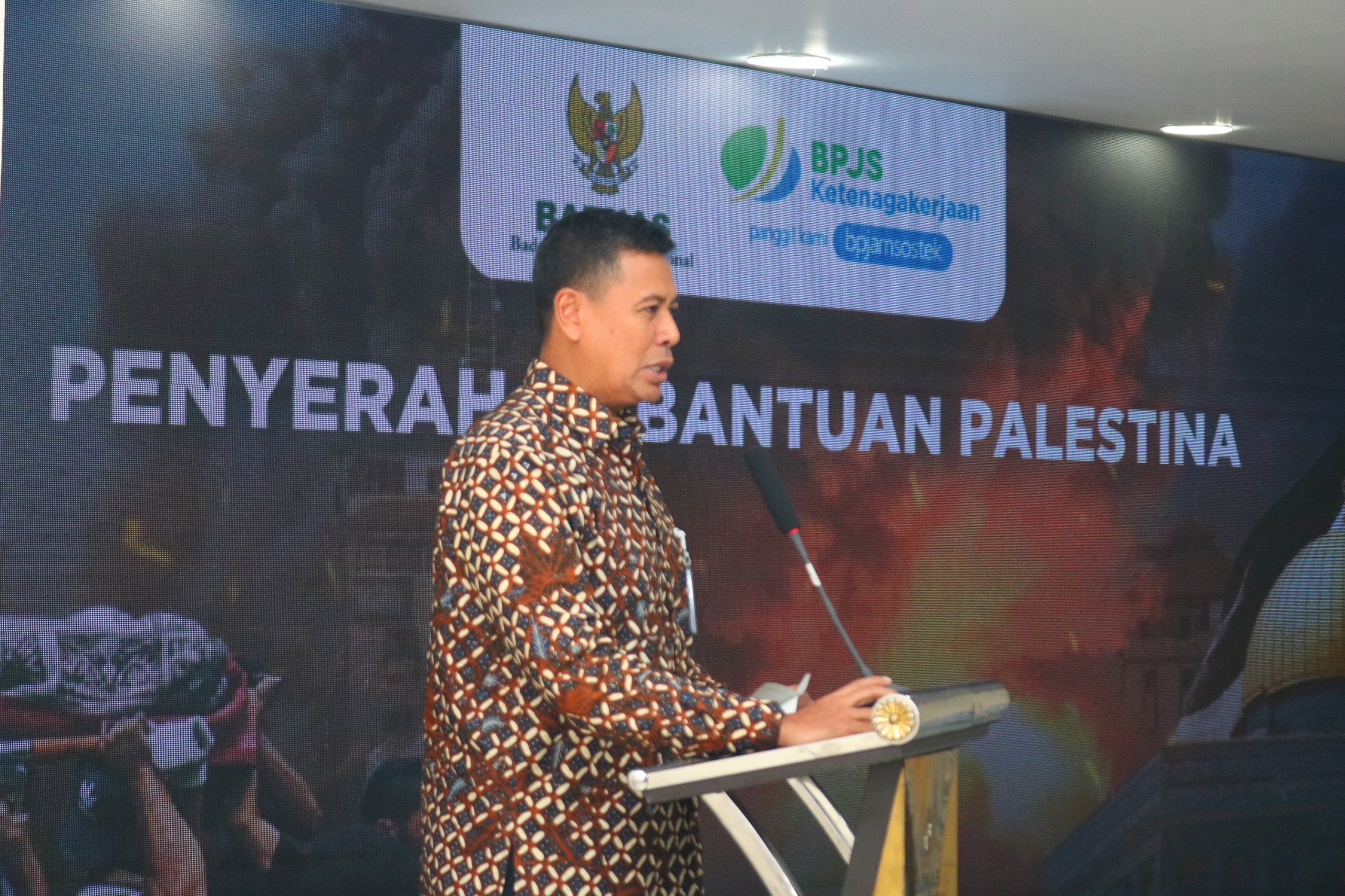 BPJS Ketenagakerjaan Serahkan Rp600 Juta Bantuan Kemanusiaan untuk Palestina