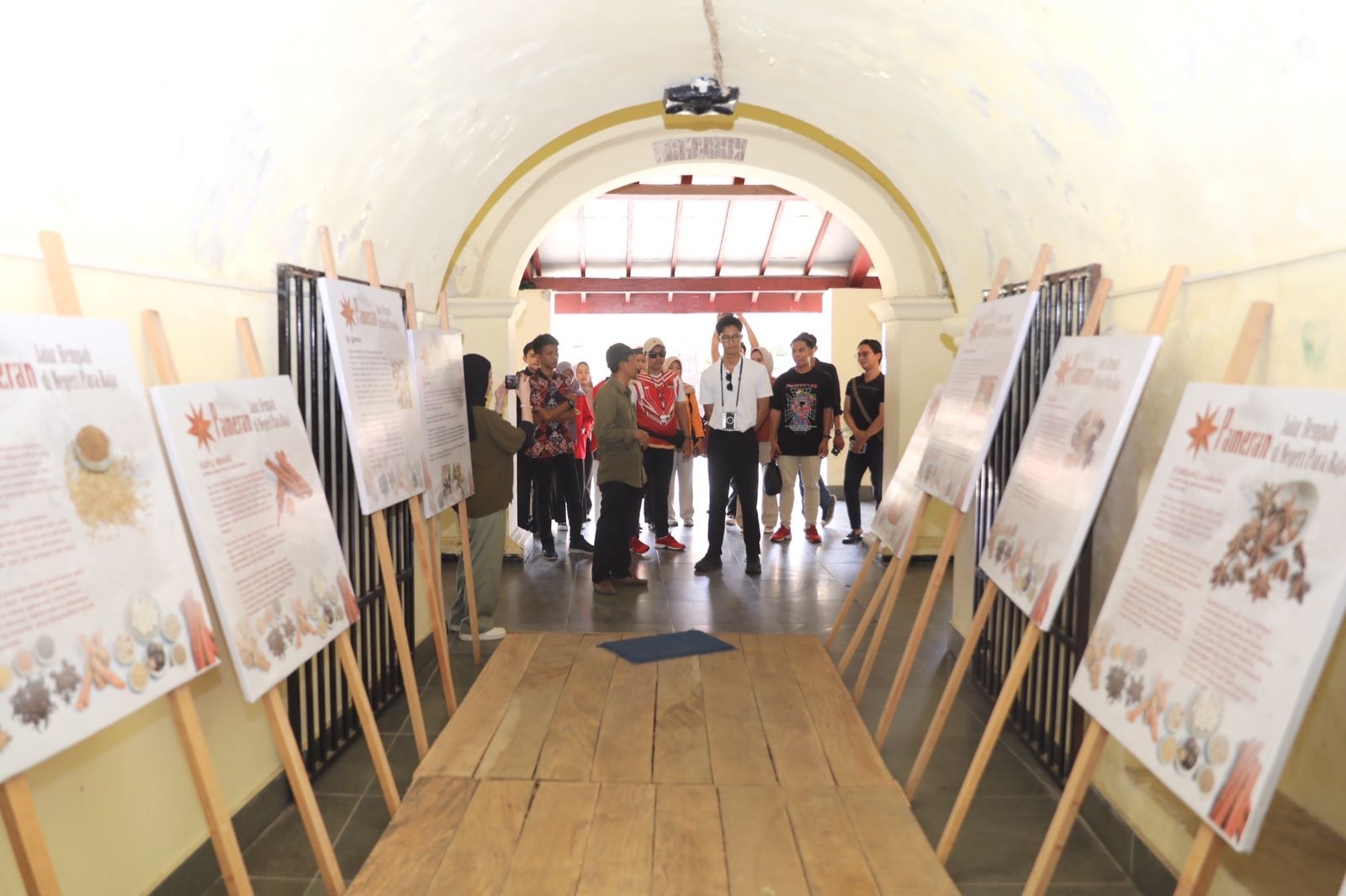 Belajar Sejarah, Alam Ganjar Bersama Mahasiswa dan Influencer Sambangi Fort Rotterdam Makassar