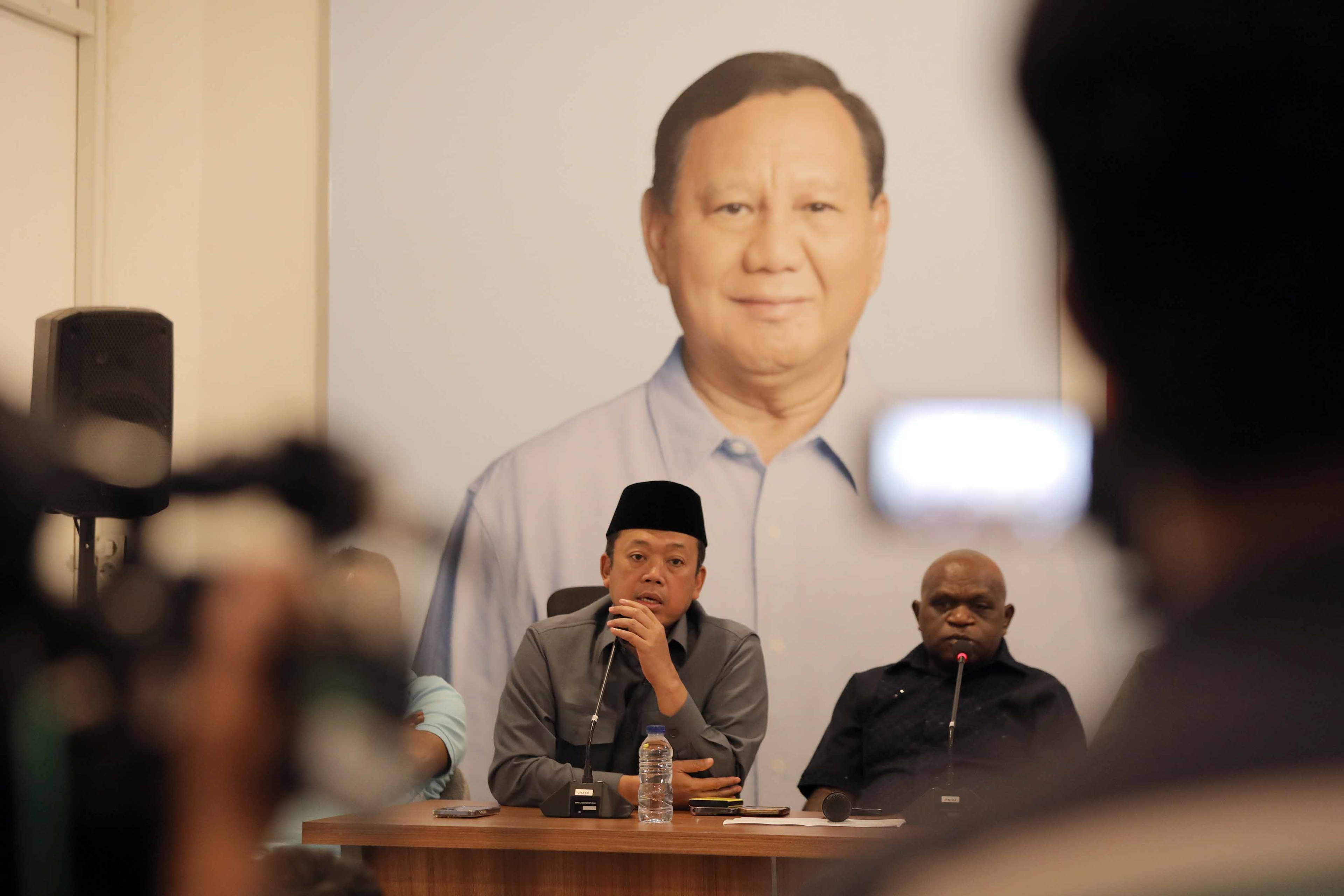 Hasto Keliru! Prabowo Penerus Jokowi, Bukan Kembaran Jokowi