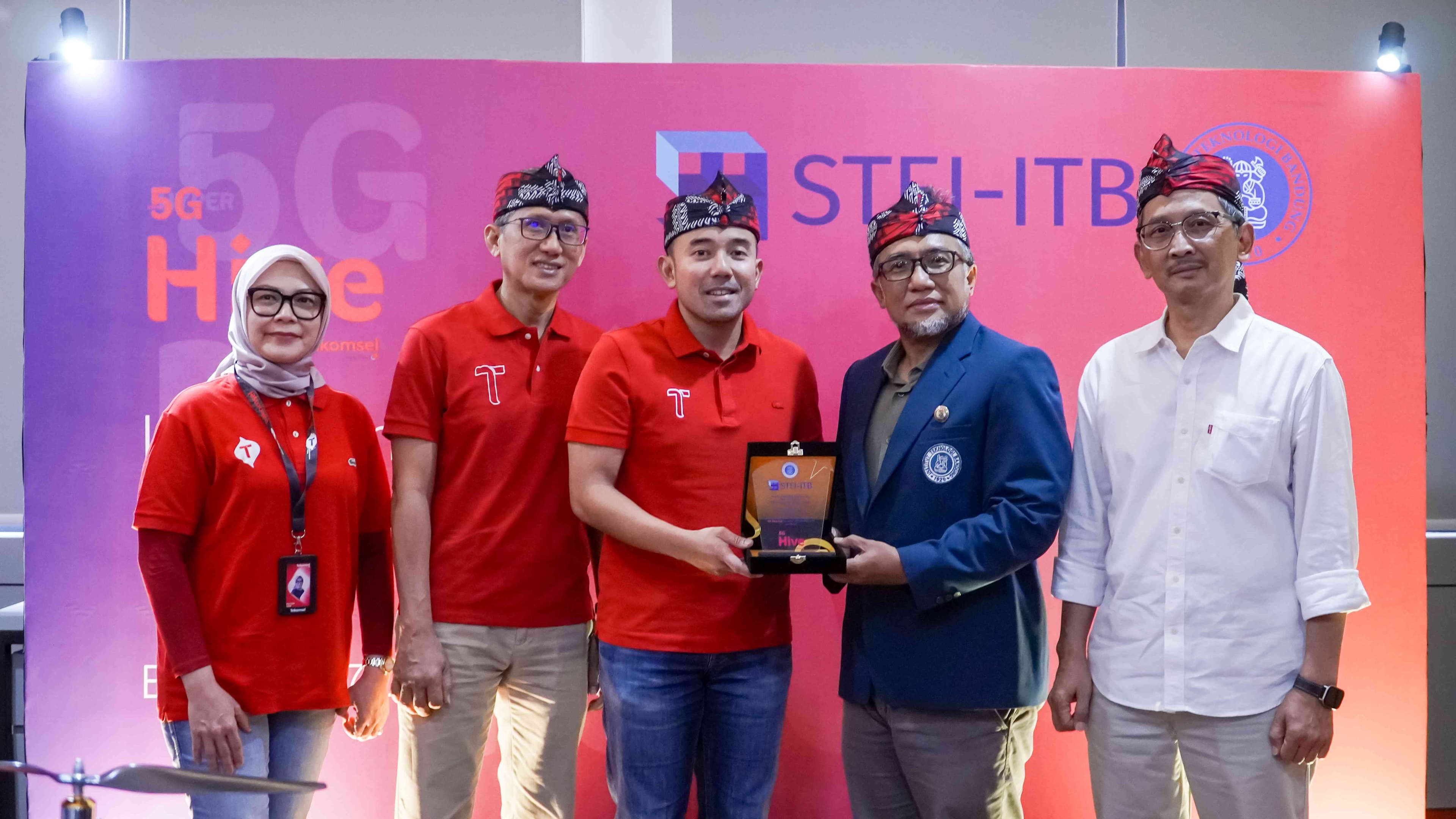 Telkomsel Bersama ITB Hadirkan Laboratorium Riset 5G Hive, Pimpin Inovasi dan Pengembangan Ekosistem 5G Indonesia Berkelanjutan