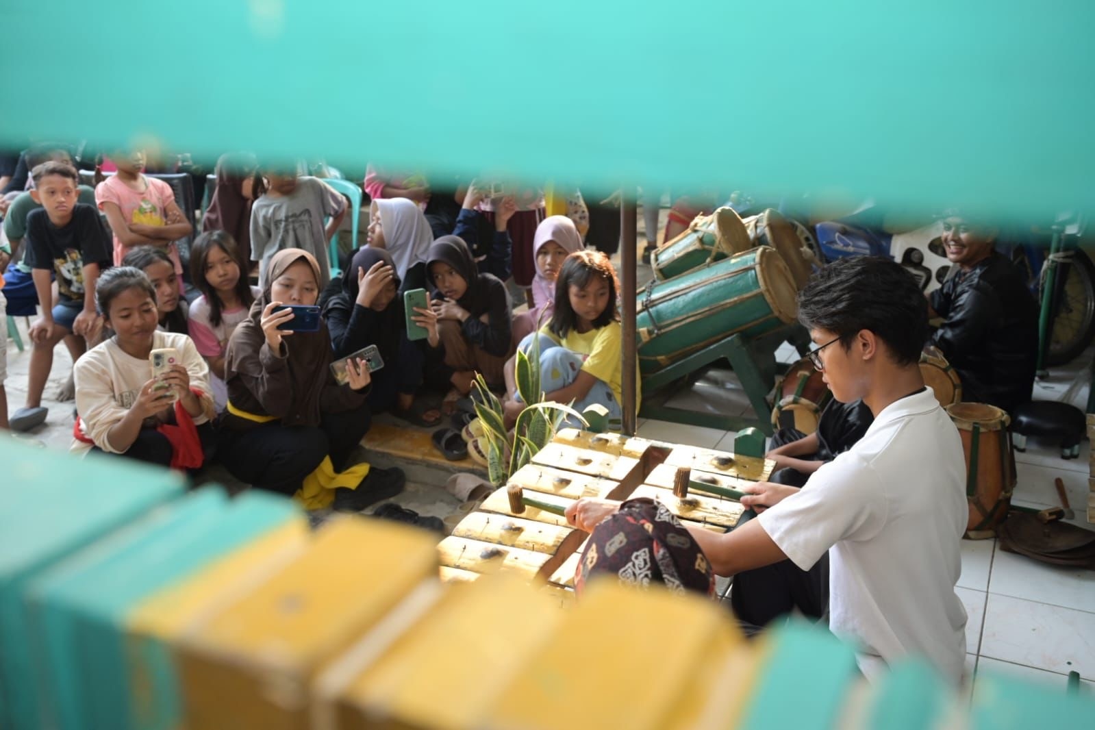 Belajar Tradisi dan Budaya Cirebon, Alam Ganjar Datangi Sanggar Seni dan Pusat Batik Trusmi