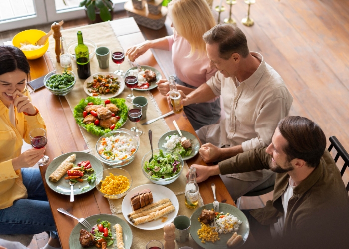 Punya Rencana Bertemu Calon Mertua Saat Malam Tahun Baru? Ini 8 Tips Menciptakan Kesan Pertama yang Baik