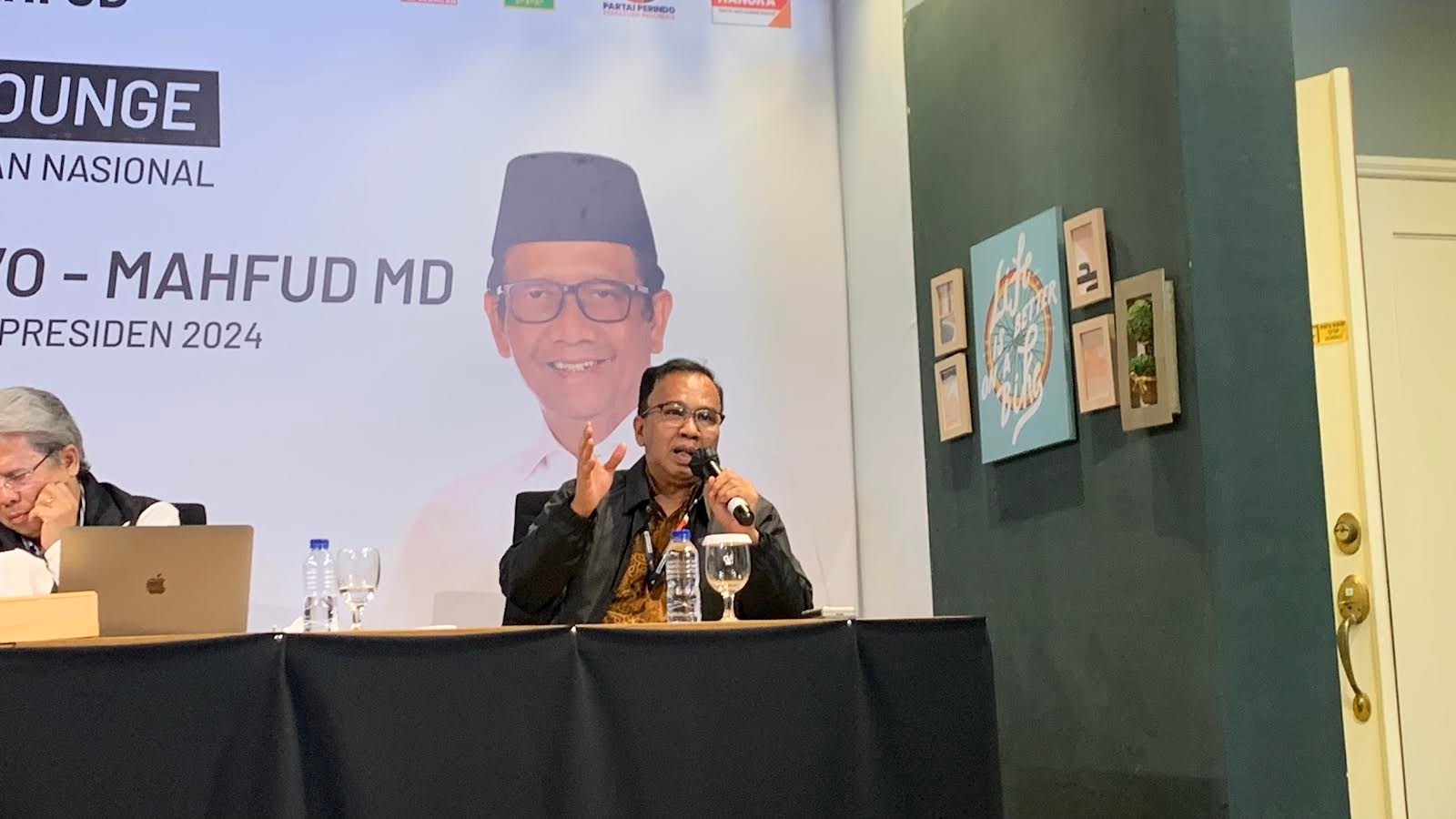 TPN Ganjar-Mahfud Ngadu ke Bawaslu Usai Video Gus Miftah Bagi-bagi Duit kepada Sejumlah Santri Viral