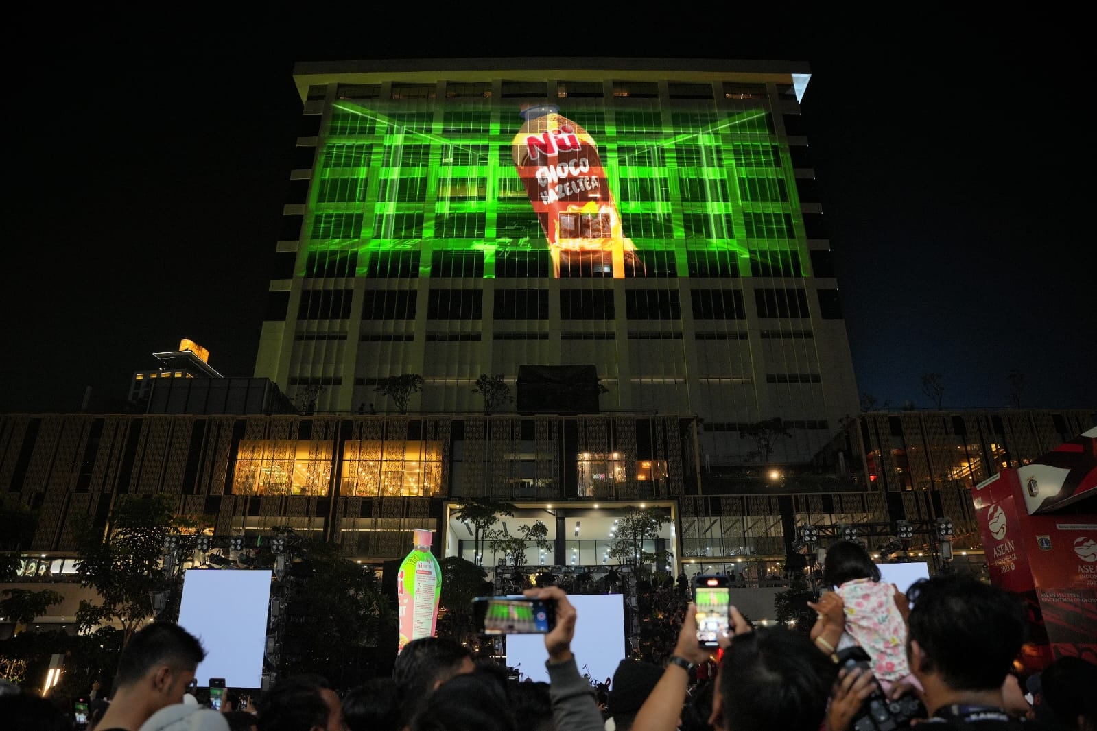 Lewat Atraksi Video Mapping, Nu Tea Kenalkan Wajah Baru