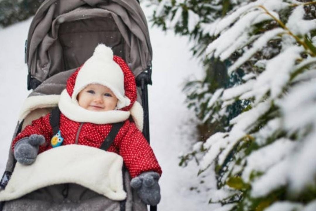Liburan Seru Bersama Bayi di Negara Dingin: 5 Tips Asyik Tanpa Ribet!