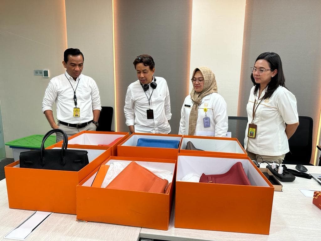 Pusat Pemulihan Aset Kejagung Lelang 6 Tas Mewah Milik Istri Terpidana Benny Tjokrosaputro