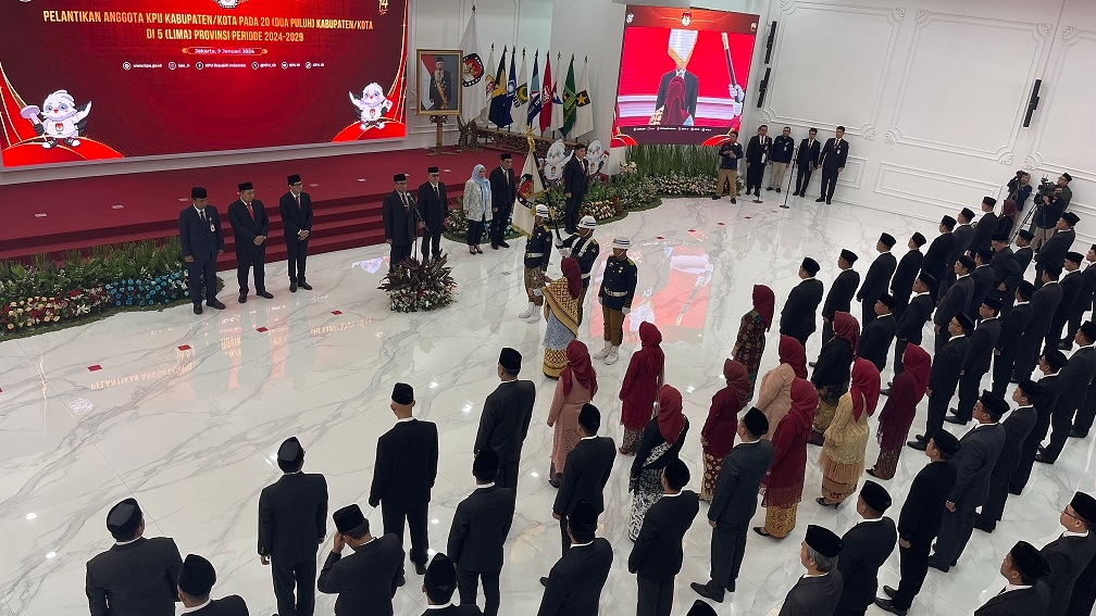 KPU Lantik 100 Anggota Baru dari 20 Kabupaten/Kota