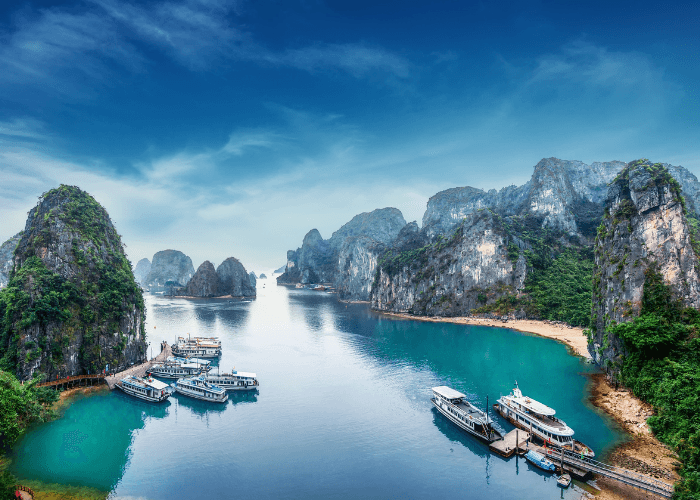 Mau Liburan ke Negeri Naga Biru? Ini 5 Tempat Wisata Populer di Vietnam yang Tak Boleh Dilewatkan
