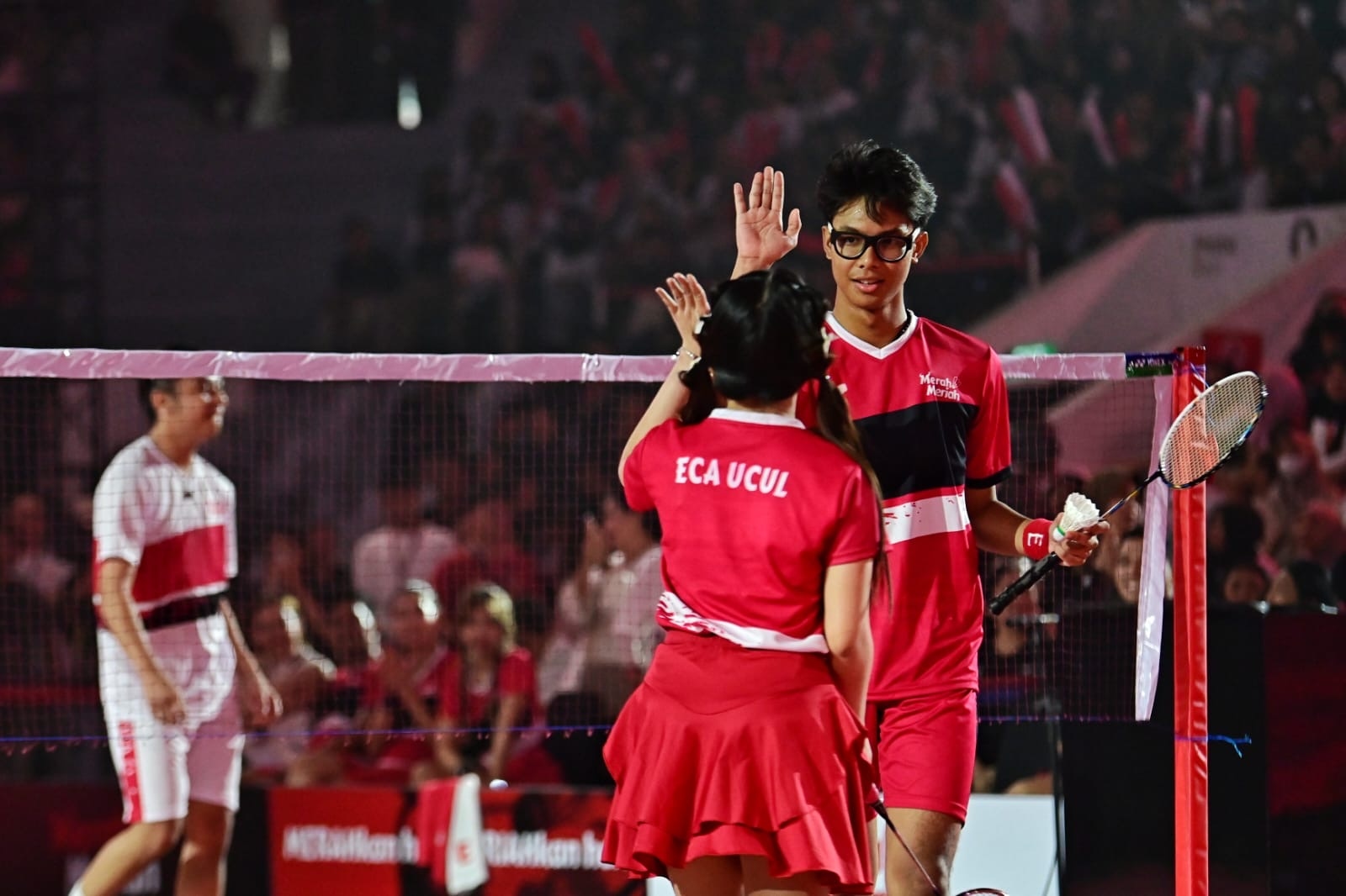 Alam Ganjar dan Eca Aura Kompak Satu Tim Dalam Pertandingan Bulutangkis