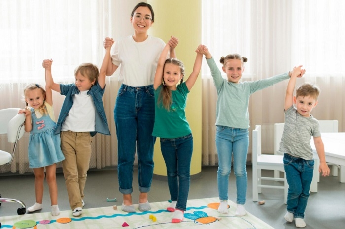 Bagaimana Pelaksanaan Layanan Dasar di Sekolah Ibu Bapak? Simak Ulasan Berikut