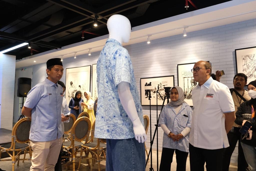 Kunjungi Pameran Official Merchandise Pemilih Muda, Rosan Roeslani: Wujud Nyata Komitmen Prabowo-Gibran untuk Ekonomi Kreatif