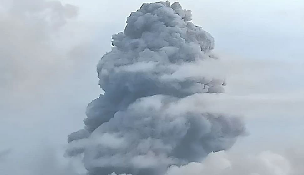 Gunung Dukono Meletus, Abu Vulkanik Terlontar Setinggi 1,7 Kilometer