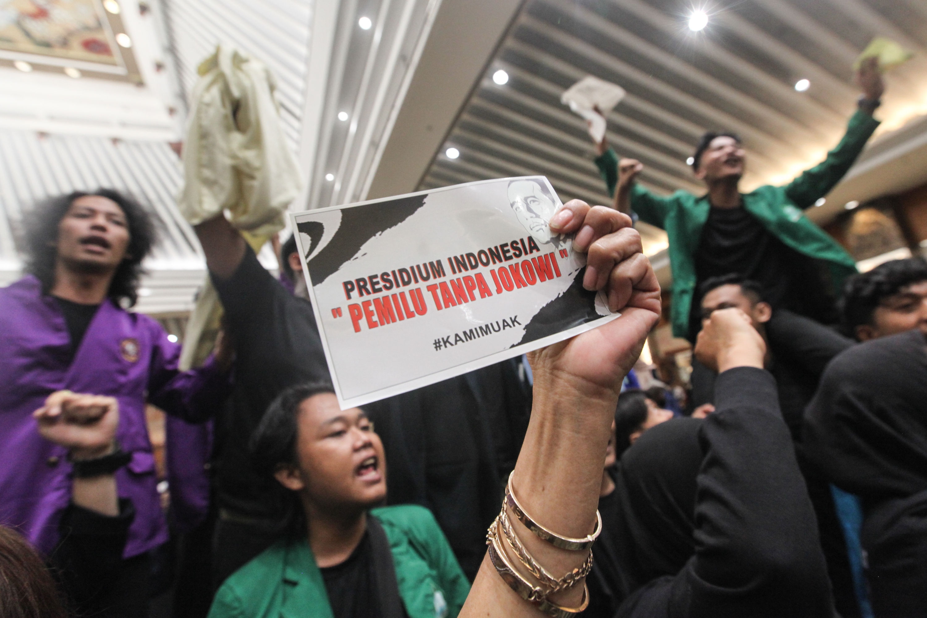 Apa Isi Pasal 28 E Ayat 2 UUD 1945? Simak Penjelasan Berikut!