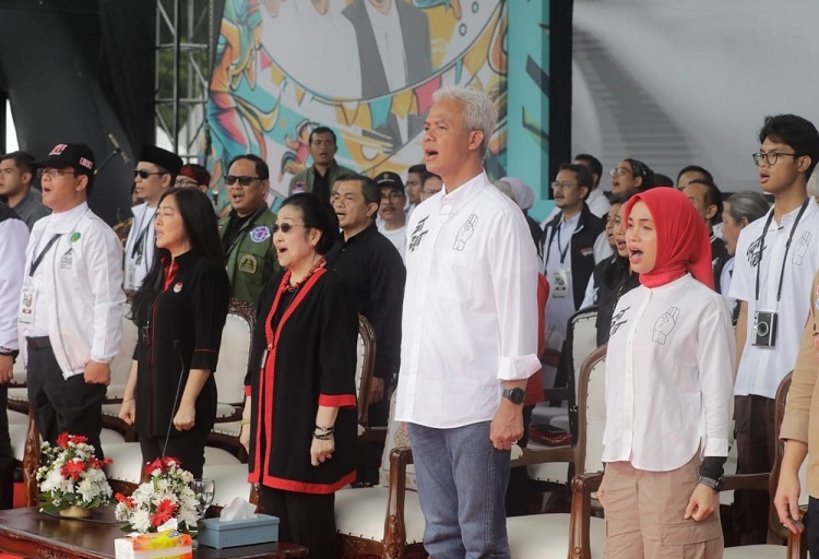 Ganjar Teriakkan Keresahan Petani dalam Hajatan Rakyat di Bandung