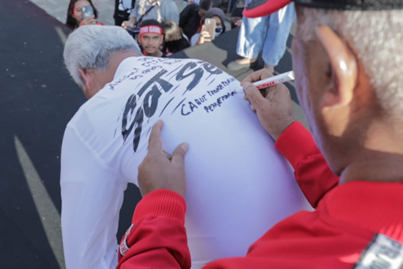 Masyarakat Maluku Tuliskan Harapannya di Punggung Ganjar