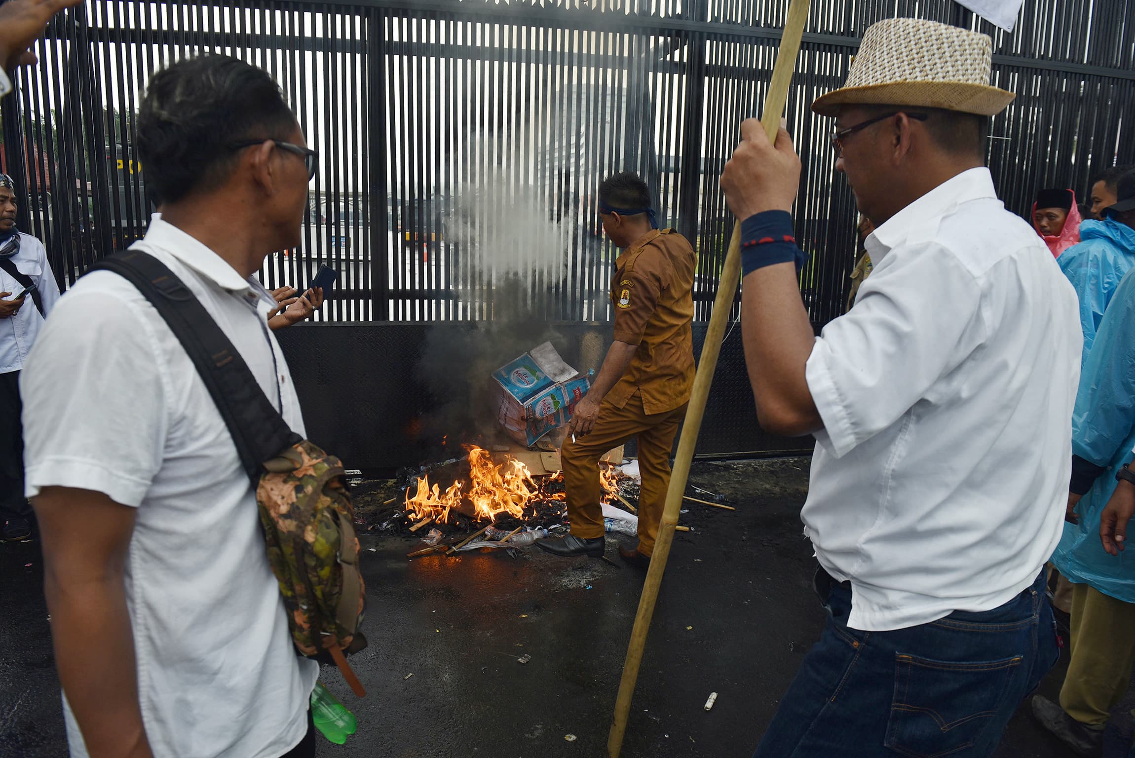 Kapolda Metro Sesalkan Aksi Anarkis Massa Apdesi, Rusak Tembok DPR