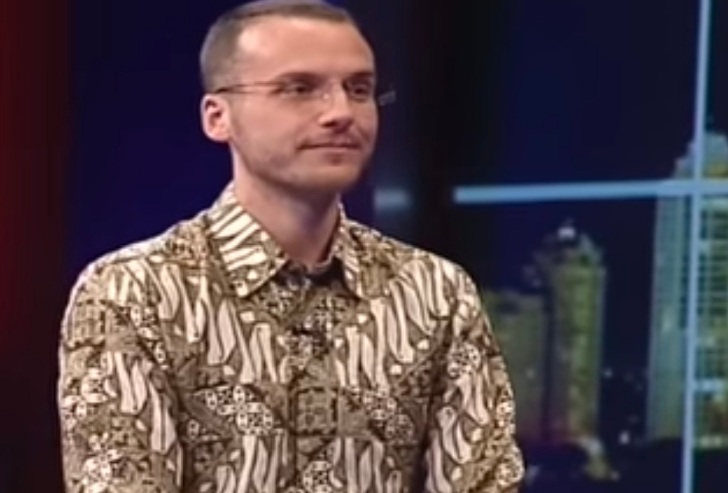 Bule Ini Rela Jual Perusahaannya di Belanda Demi Bangun Sekolah untuk Anak-anak di Lombok