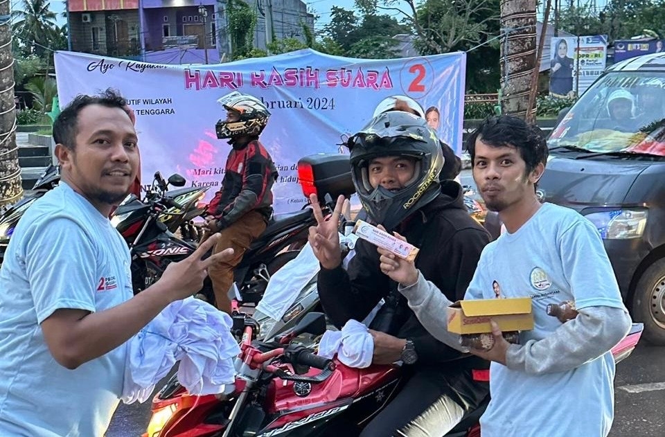 Bagikan Coklat, Rampai Nusantara Galang Gerakan Hari Kasih Suara untuk Prabowo Gibran di Seluruh Indonesia