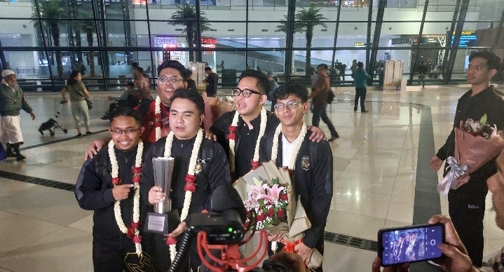 Kembali ke Tanah Air, Timnas Esport Indonesia Puas Berhasil Torehkan Sejarah untuk Indonesia