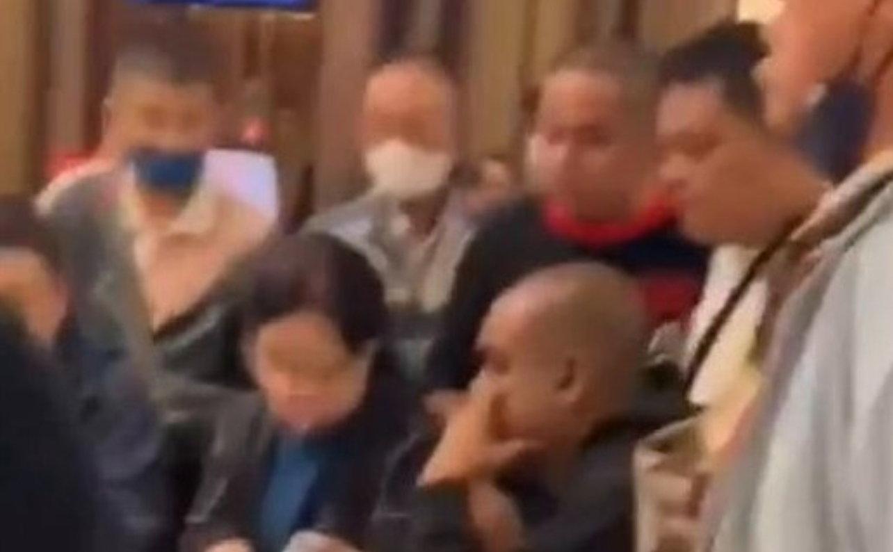 Mantan Bupati Tapteng Tanggapi Santai Video Viral Dirinya: Apa Perlu Saya Beri Kejutan?