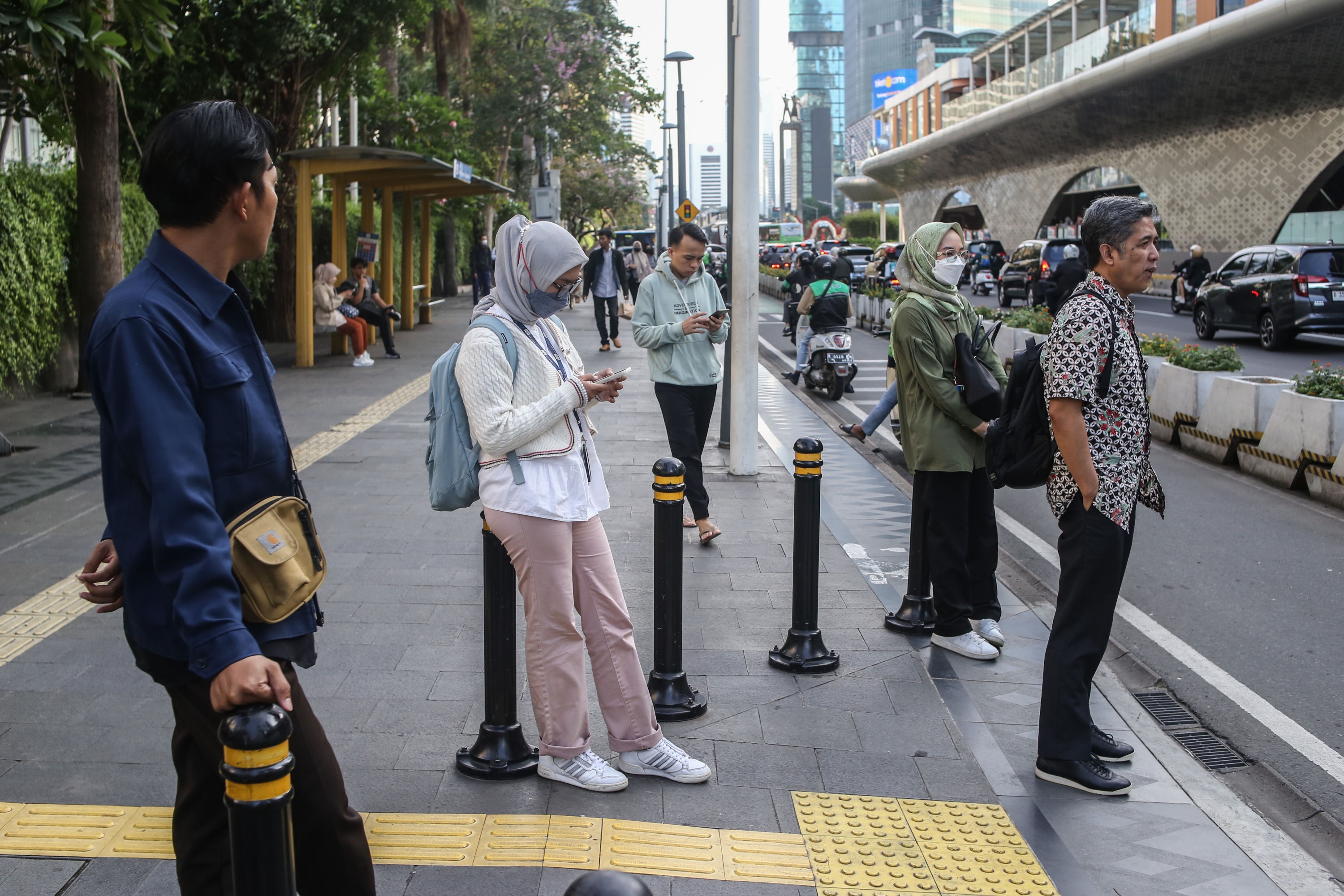 Bagaimana Cara yang Benar Ketika Akan Menyebrang Jalan Raya?