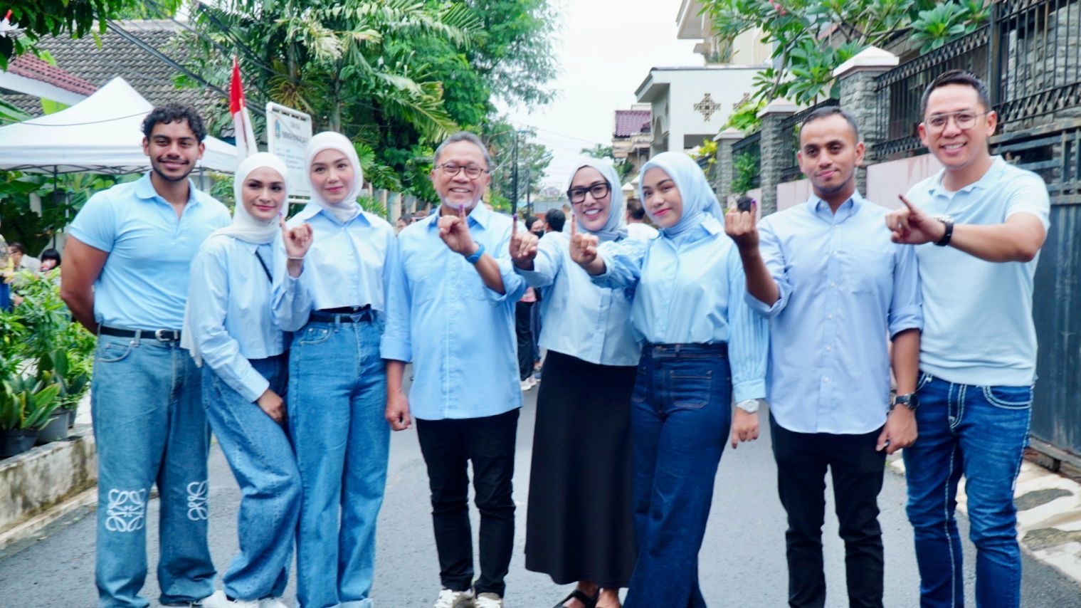 Nyoblos Bareng Keluarga, Zulhas Harapkan Pemilu Damai Satu Putaran