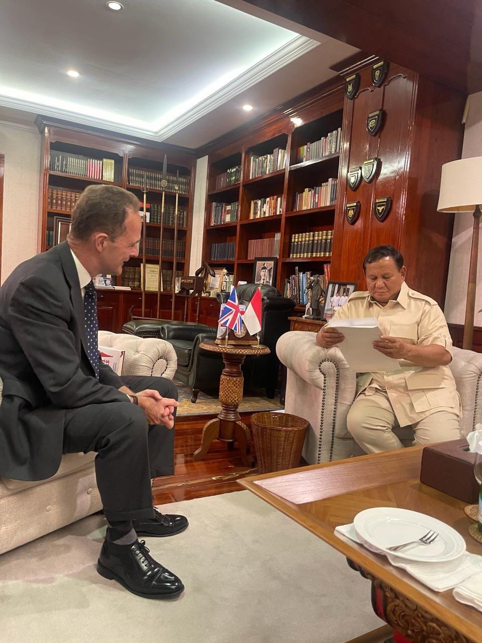 Dubes Inggris Sambangi Rumah Prabowo, Bawa Surat Ucapan Selamat dari PM Inggris