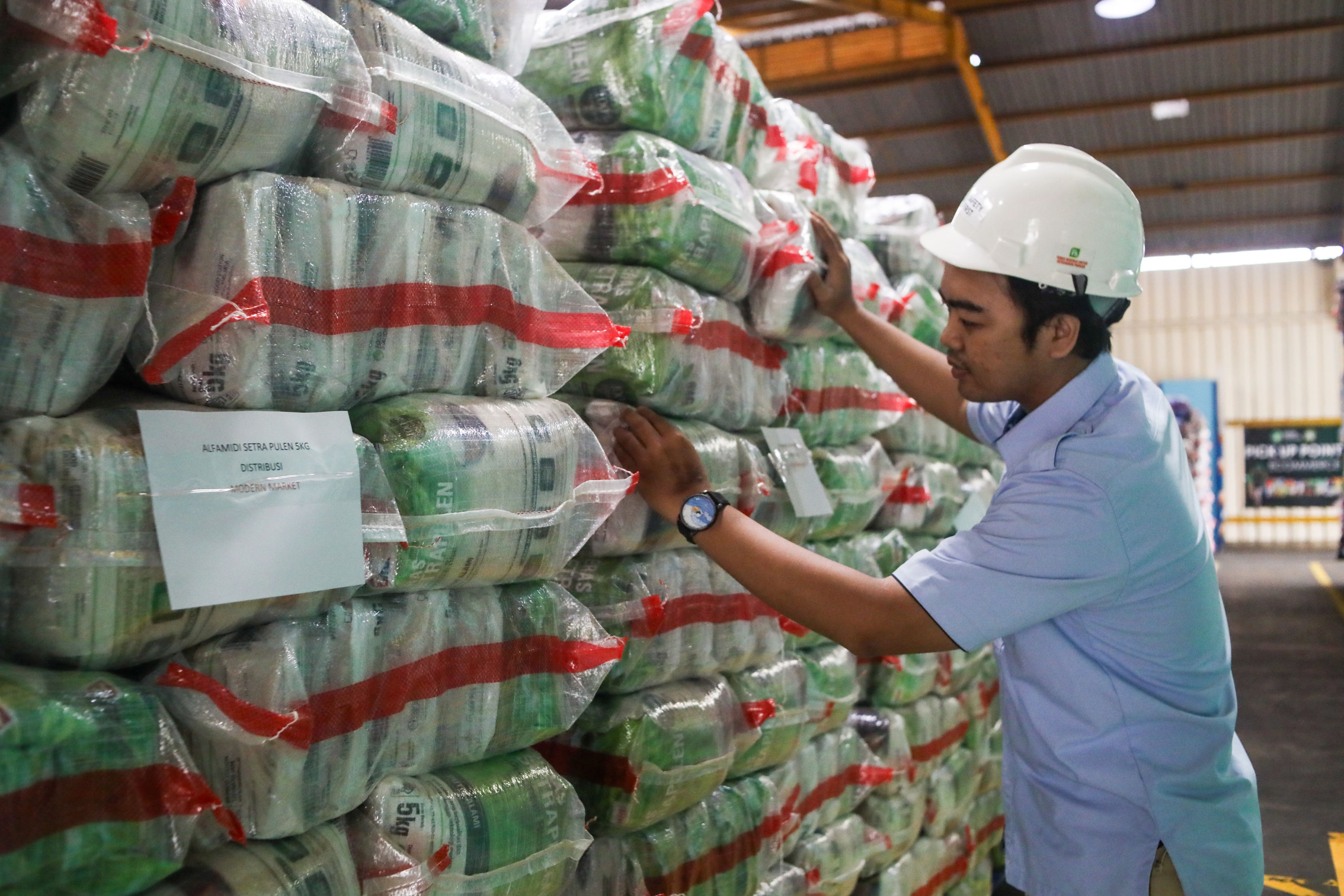 Harga Beras Tembus Rp15.000, Menkeu Waspadai Lonjakan Inflasi