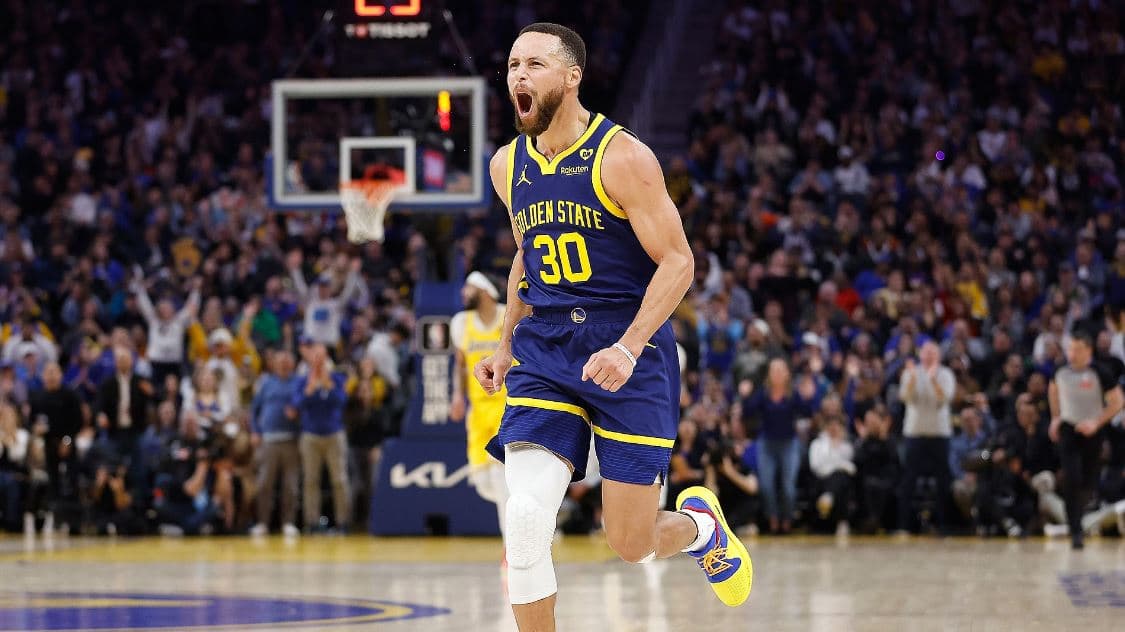 NBA Hari Ini: Stephen Curry Pimpin Warriors Taklukkan Lakers yang tak Diperkuat LeBron James