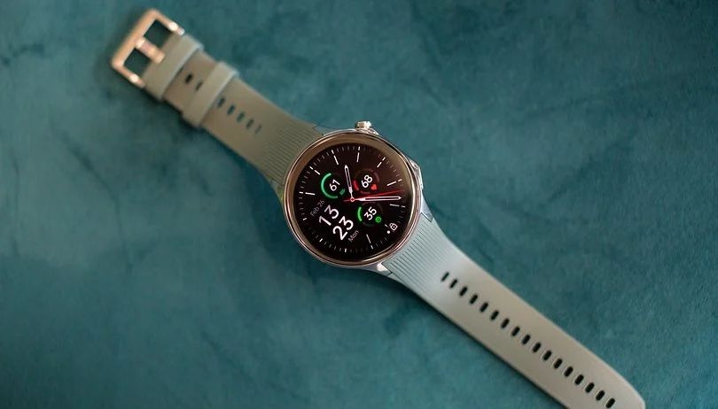 Google dan OnePlus Hadirkan Jam Tangan Pintar, Masa Pakai Baterai Luar Biasa!