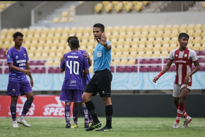 Pertama Kali Gunakan VAR di Laga Resmi, Wasit FIFA Asal Indonesia Mengaku 'Deg-Degan'