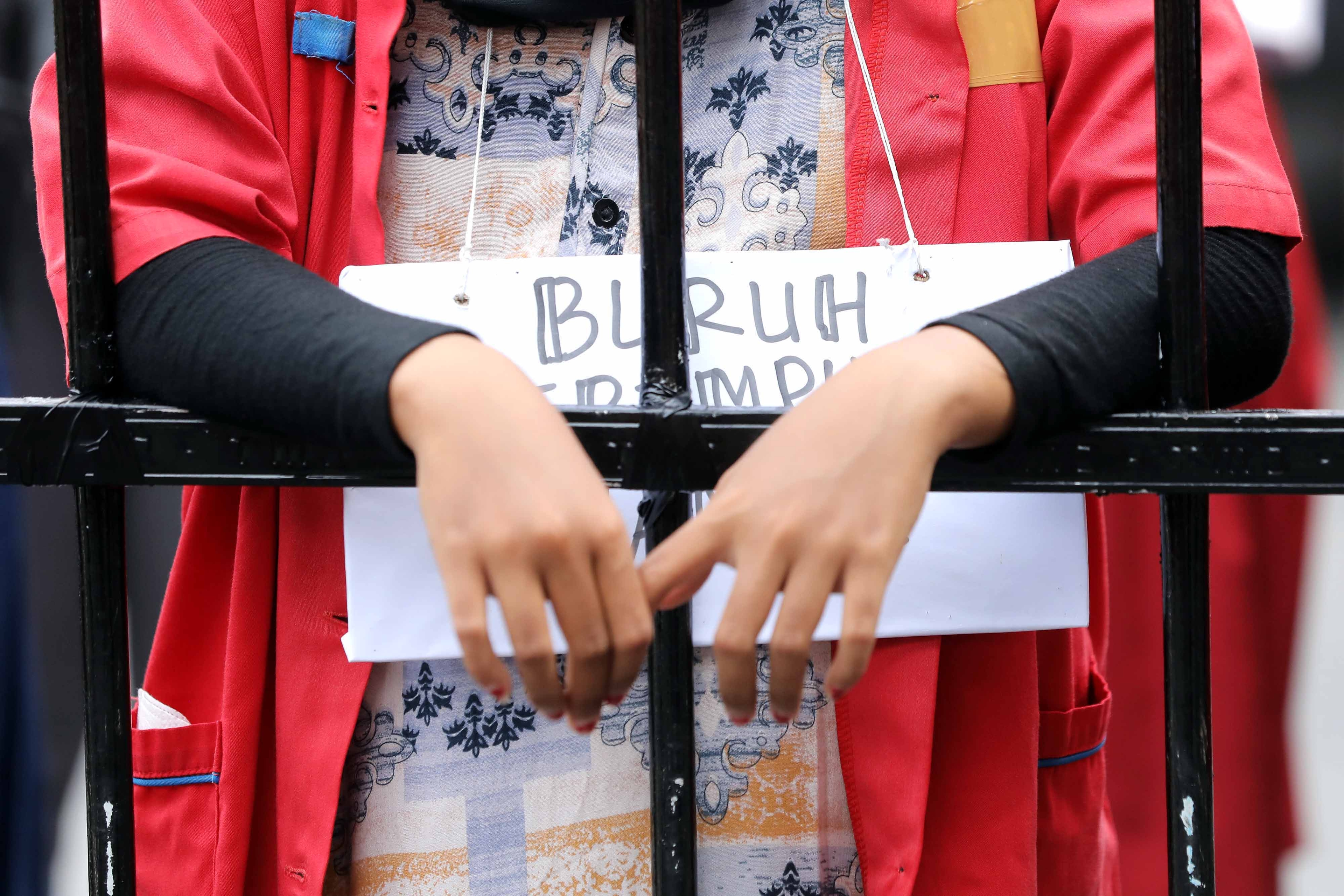 Ratusan Ribu Buruh Seluruh Indonesia Suarakan 2 Tuntutan Utama: Cabut Omnibus Law UU Cipta Kerja dan HOSTUM