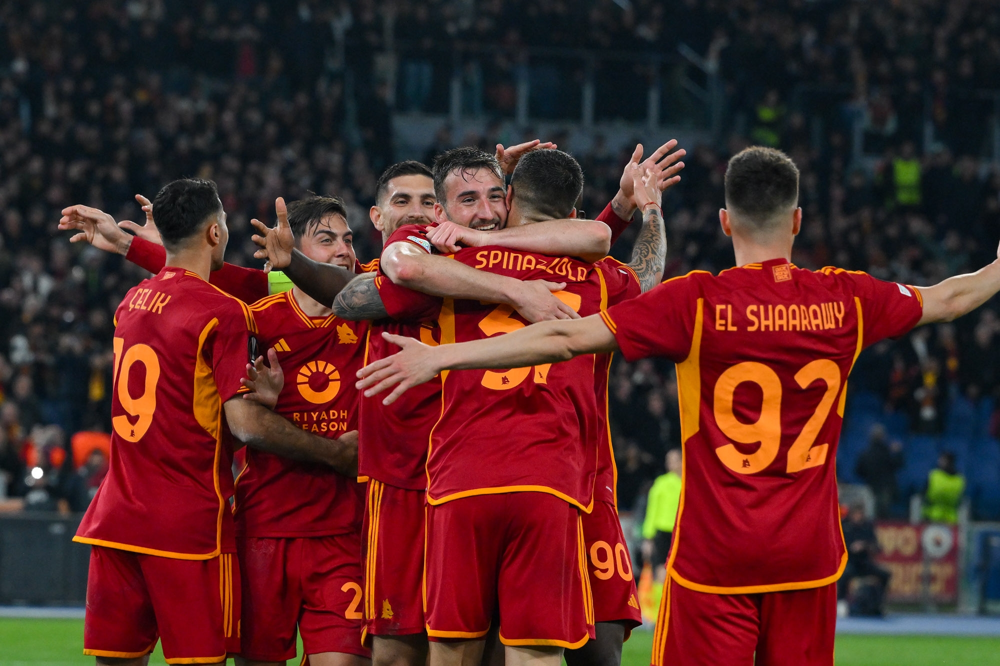 Liga Europa: Roma Benamkan Brighton di Leg 1 Babak 16 Besar, Liverpool Pesta Gol di Praha