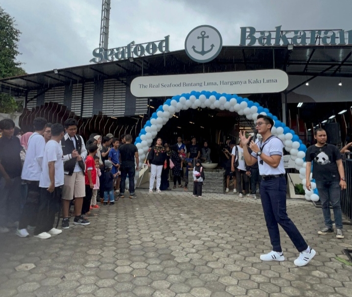 Resmi Dibuka, Seafood Bakaran Jadi Hidangan Laut Harga Kaki Lima