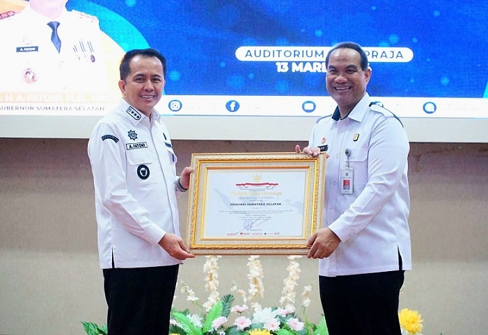 Pj Gubernur Agus Fatoni Raih Penghargaan Peduli HAM dari Menkumham Atas Keberhasilan Tegakkan HAM pada Tingkat Korporasi