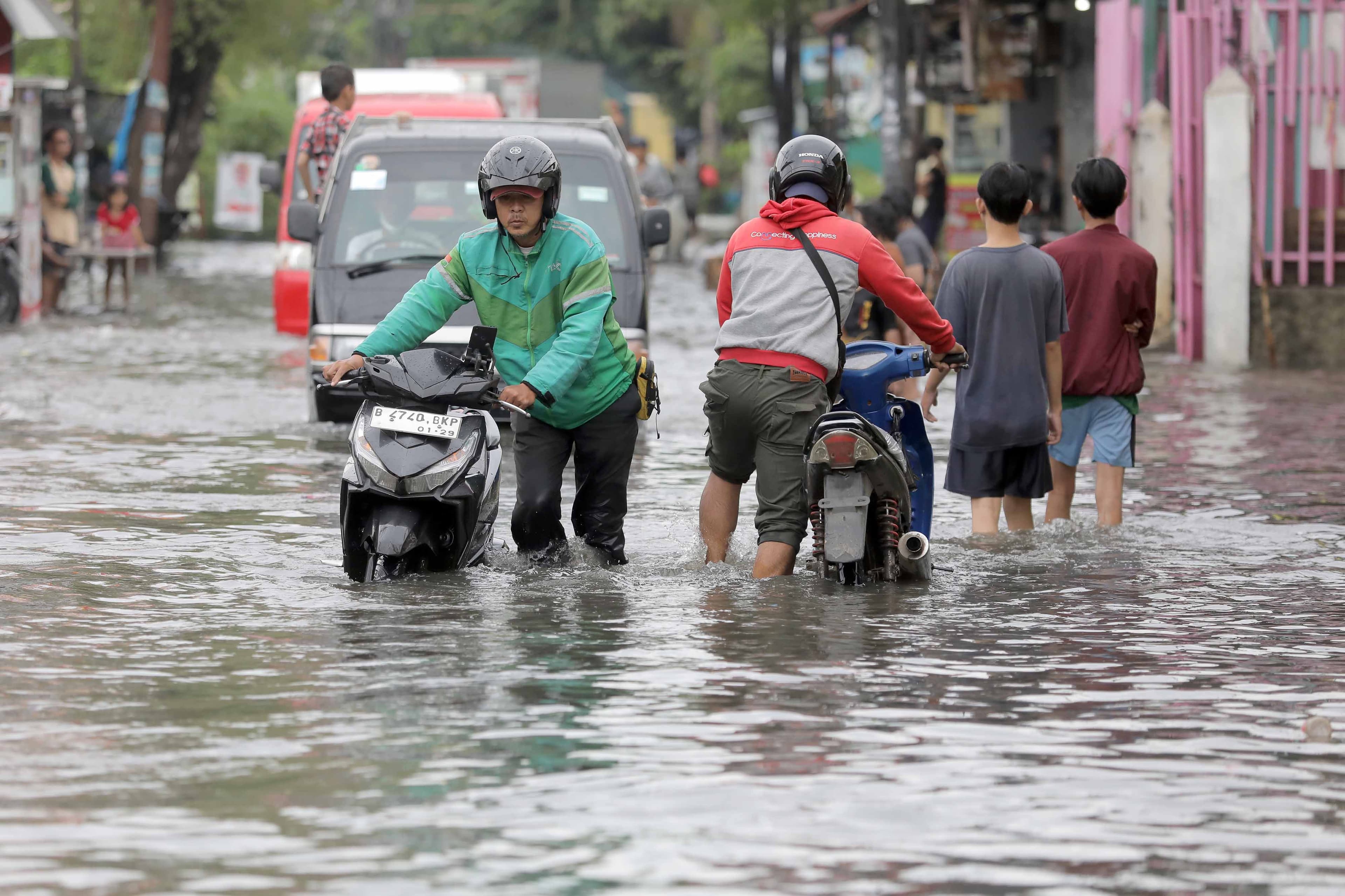 Ciliwung Meluap, 13 RT di Jaktim Terendam Banjir