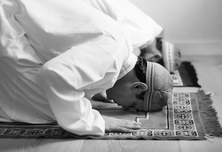 Tata Cara Sholat Tahajud 2 Rakaat dan Bacaannya Lengkap