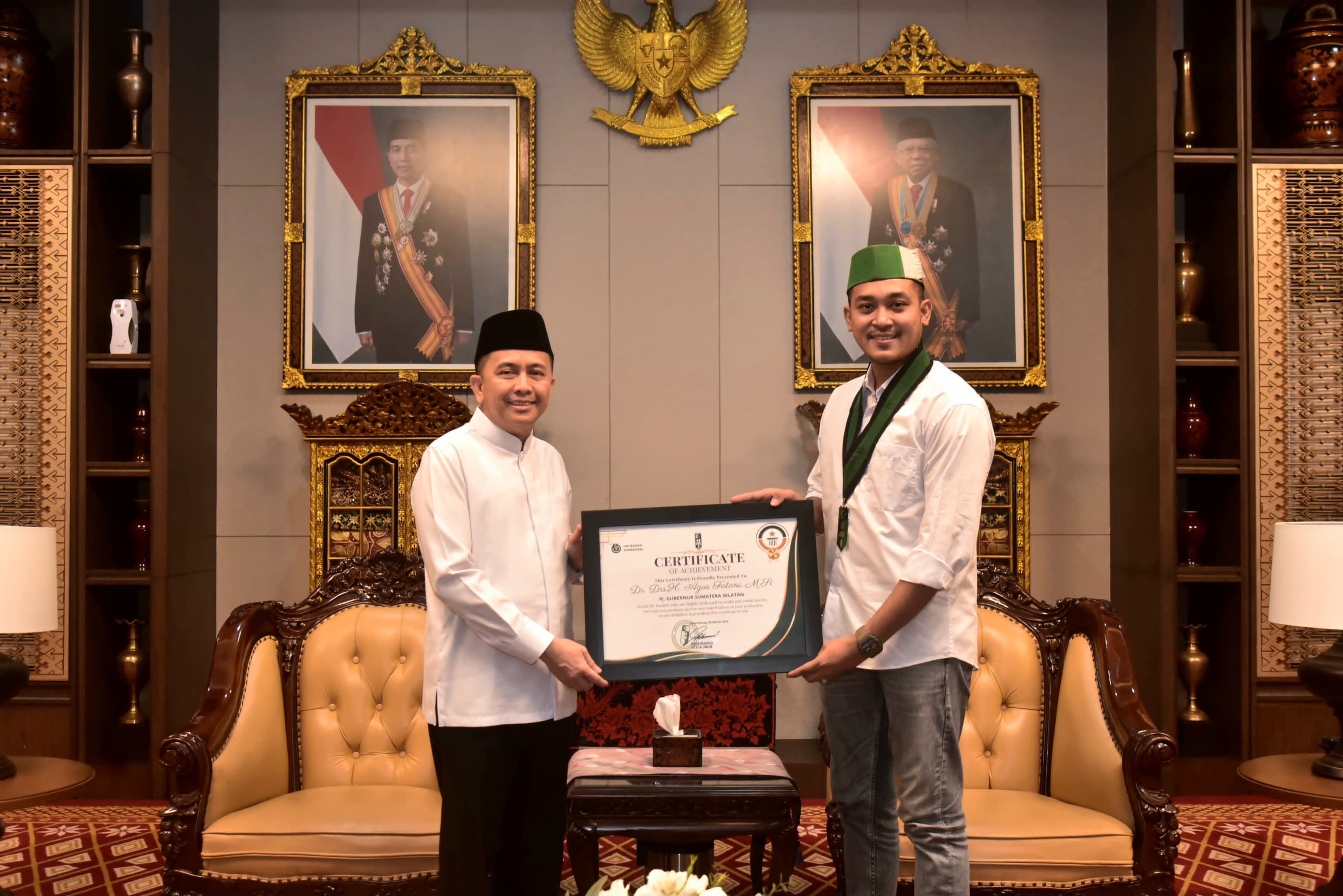 Pj Gubernur Sumsel Agus Fatoni Terima Penghargaan dari HMI Sumbagsel