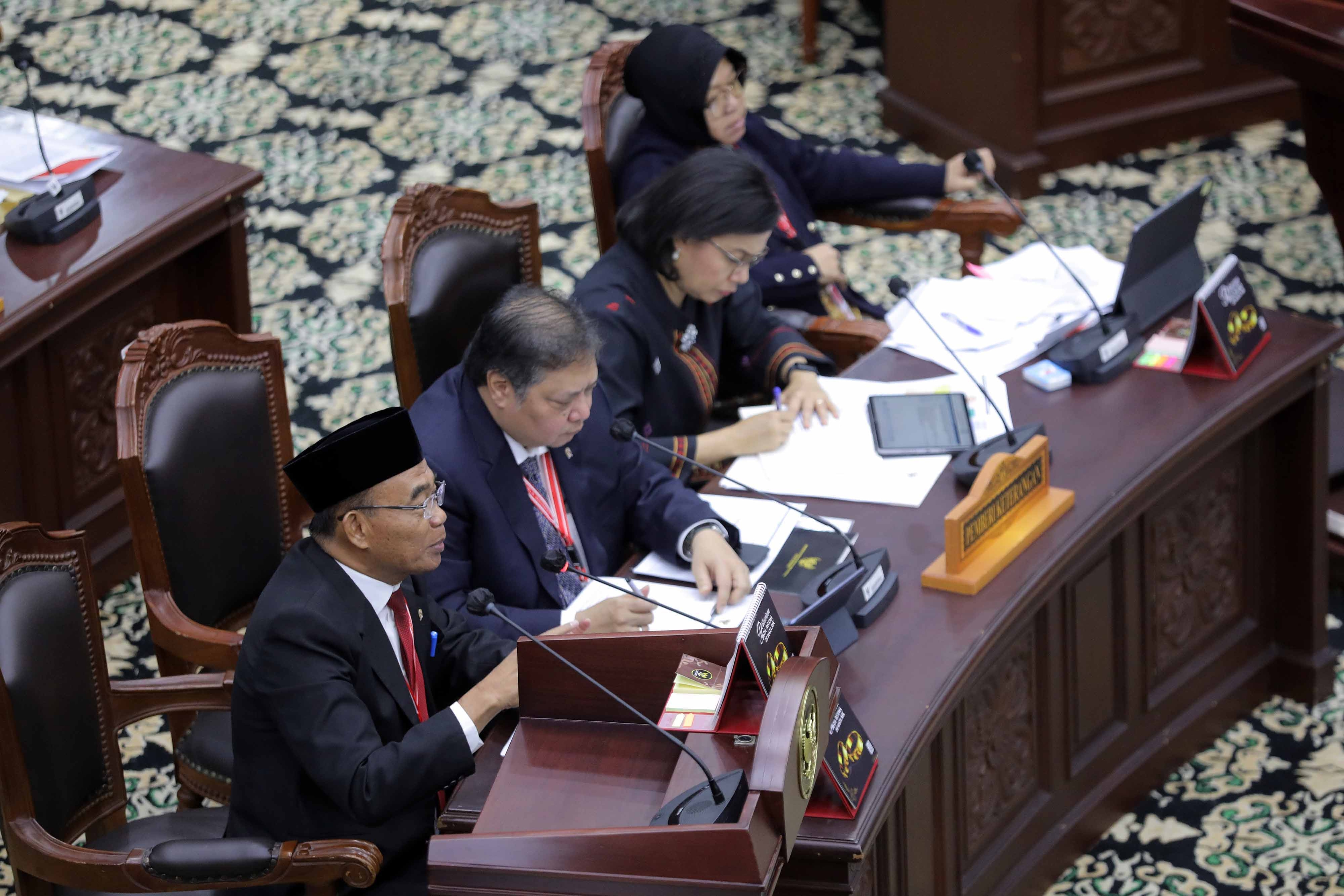 Jokowi Dituding Kunker ke Jateng Buat Menggembosi Suara Ganjar-Mahfud, Ini Kata Airlangga dan Muhadjir