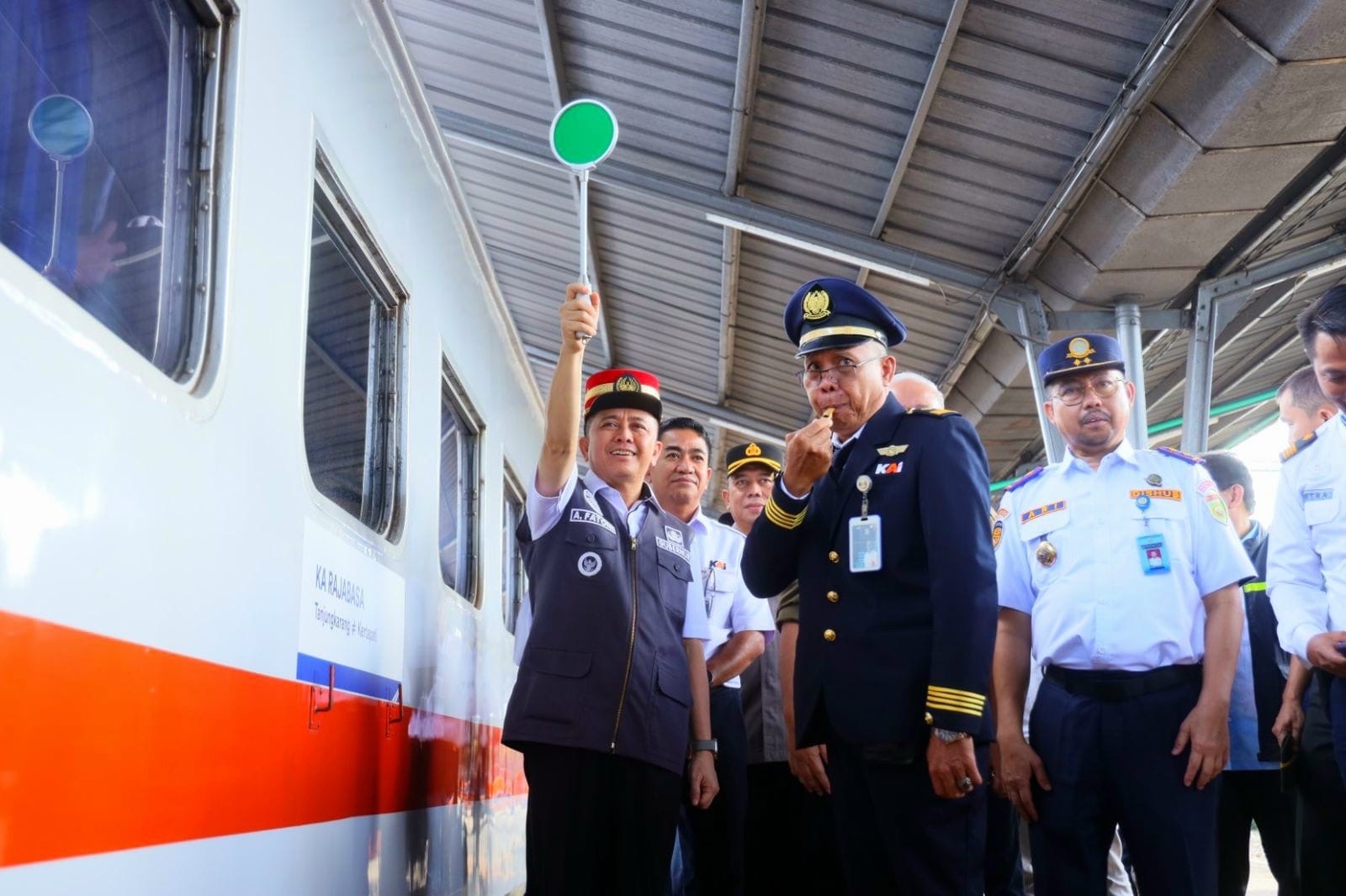 Pj Gubernur Sumsel Agus Fatoni Lepas Keberangkatan 1.040 Pemudik Gratis Gunakan Kereta Api