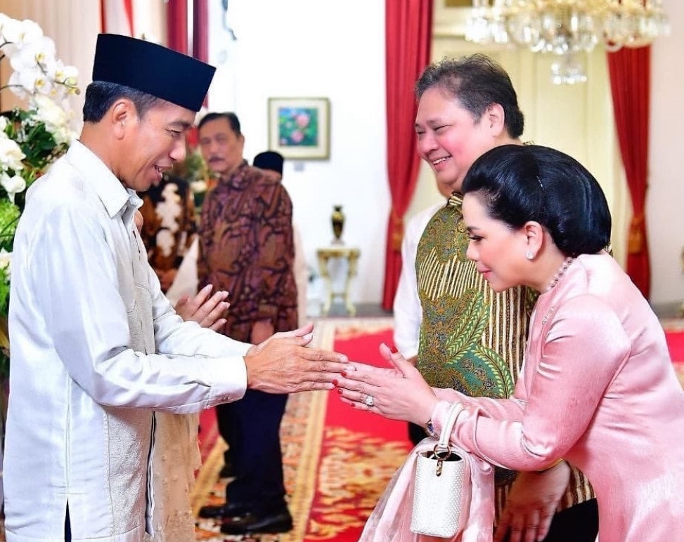 Momen Lebaran 2024, Menko Airlangga Hadiri Open House Jokowi