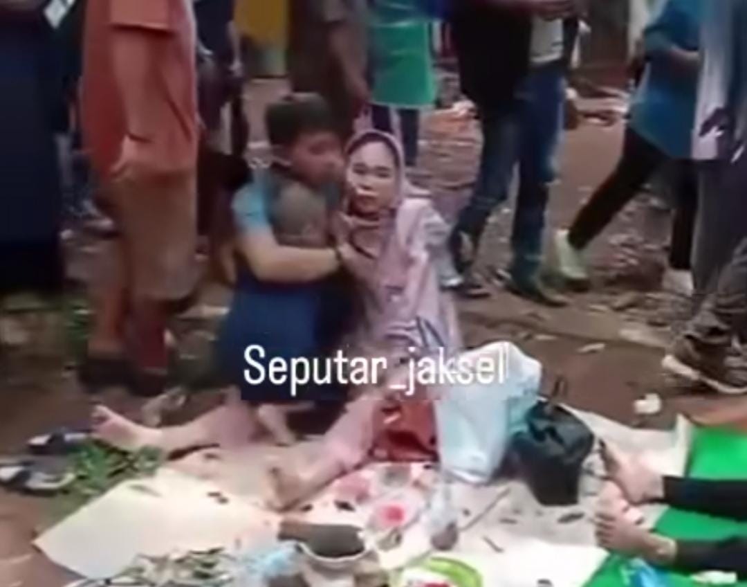 Dahan Pohon di Ragunan Patah Timpa Satu Keluarga, 2 Orang Luka-luka