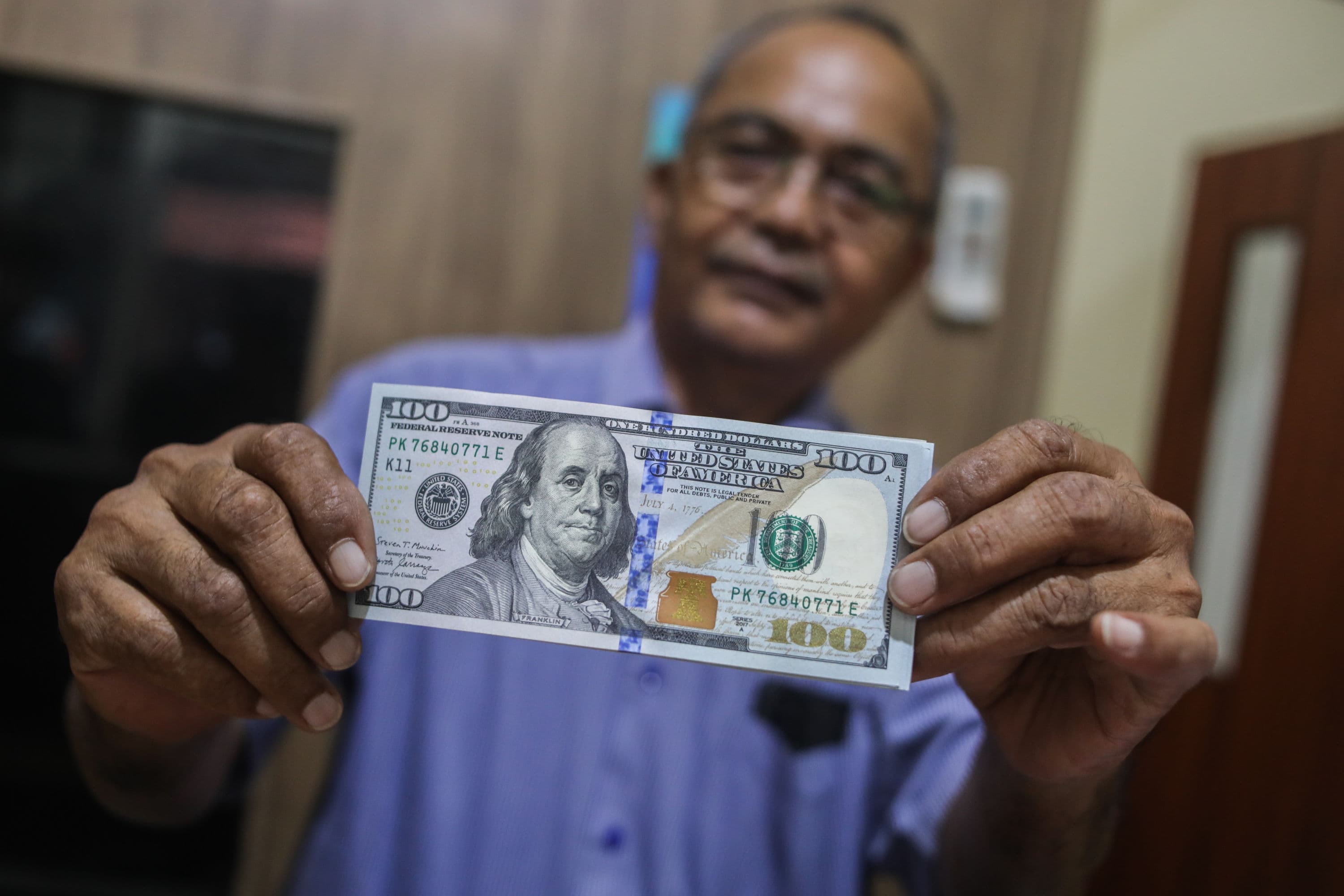 Rupiah Nanjak Tipis 4 Poin ke Rp15.748,5