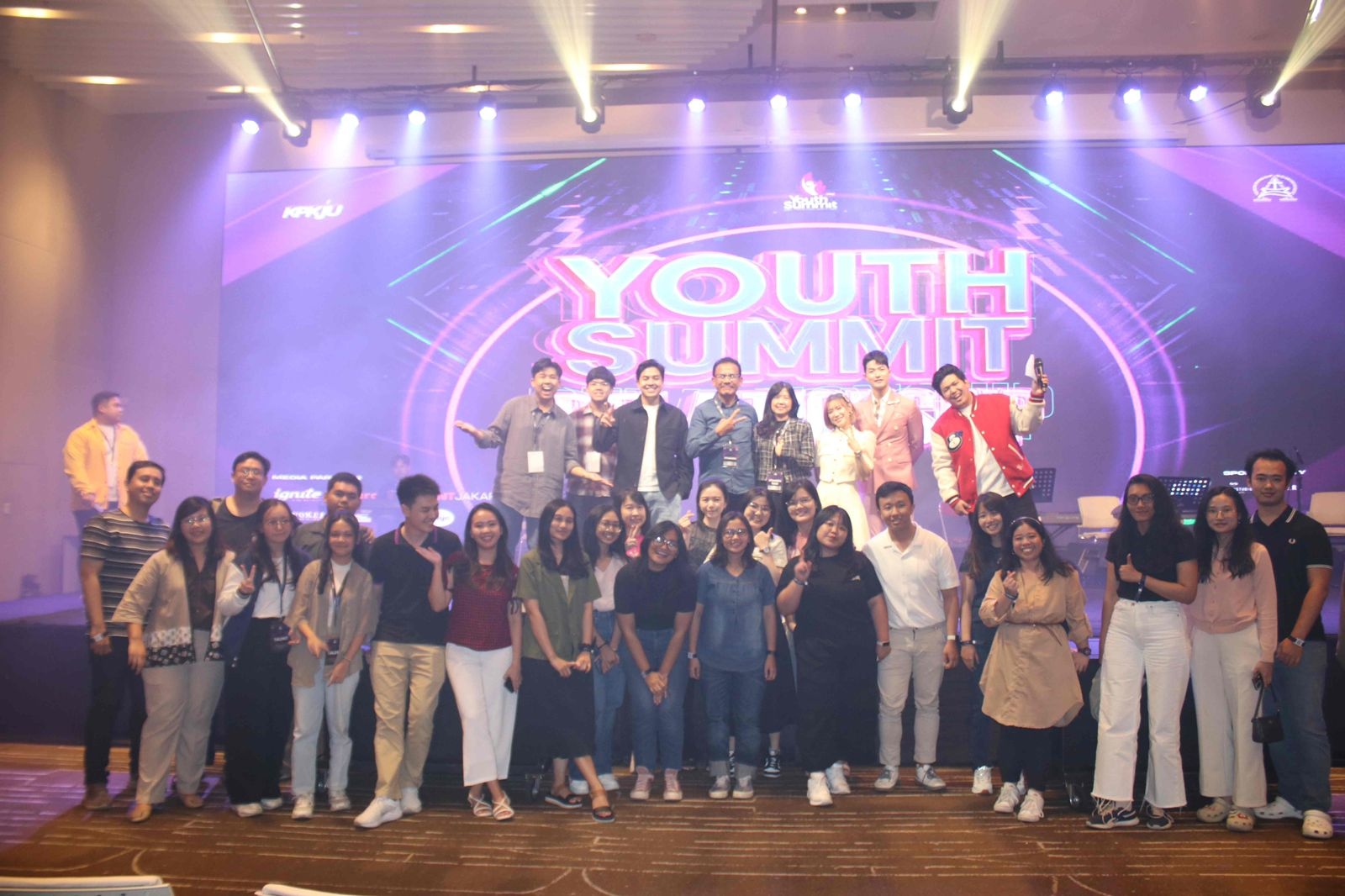 Youth Summit 2024: Membimbing Generasi Muda Menuju Indonesia Emas 2045