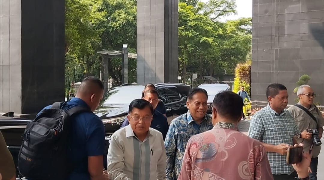 Jadi Saksi Karen Agustiawan, Jusuf Kalla Tiba di Pengadilan Tipikor