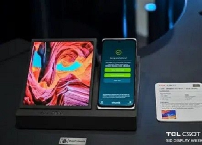 TLC Perkenalkan TRI-FOLDABLE, Ponsel Lipat Tiga Pertama di Dunia