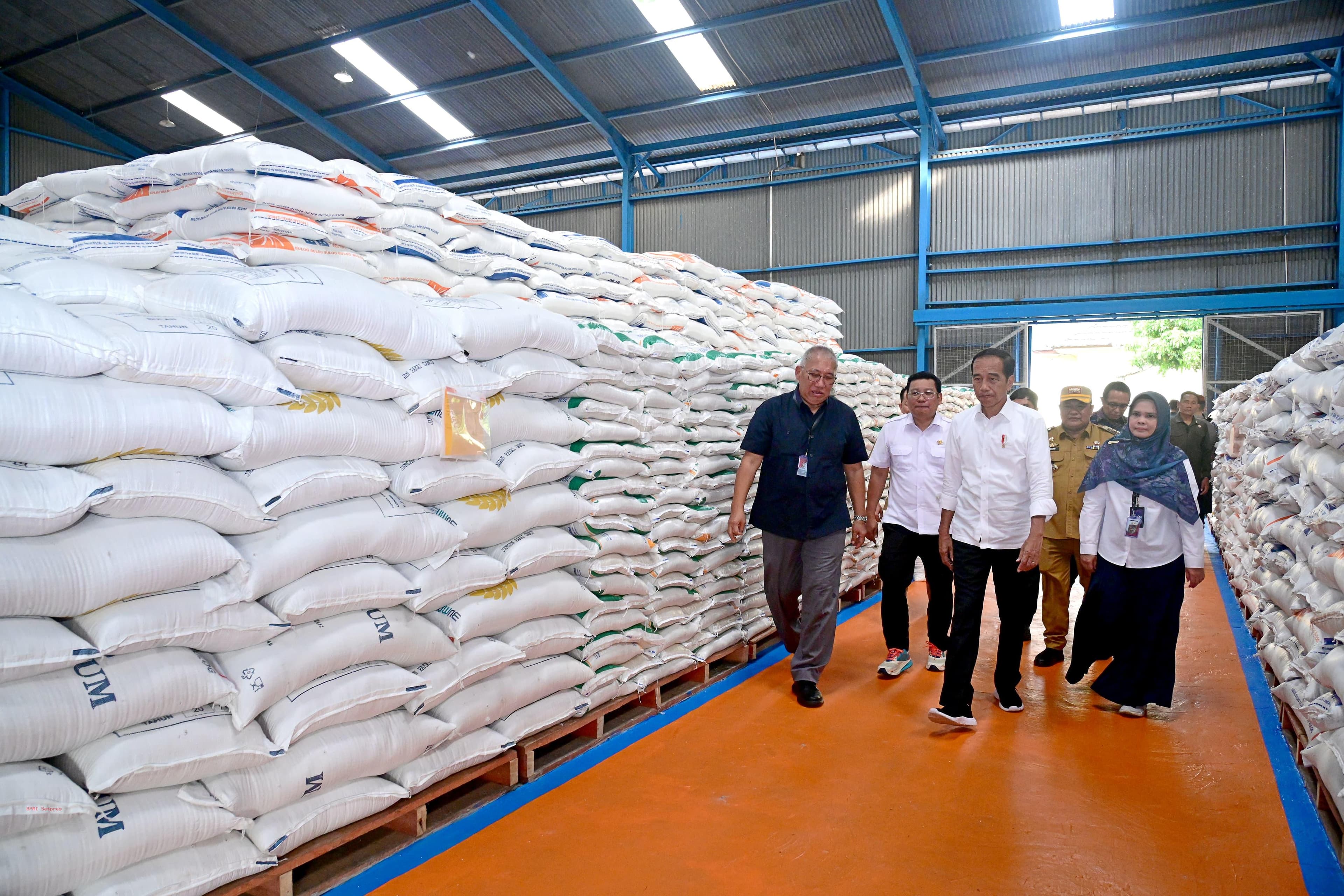 Jokowi Pastikan Beras Bantuan Pangan Berkualitas Premium: Lebih Bagus dari yang Saya Makan