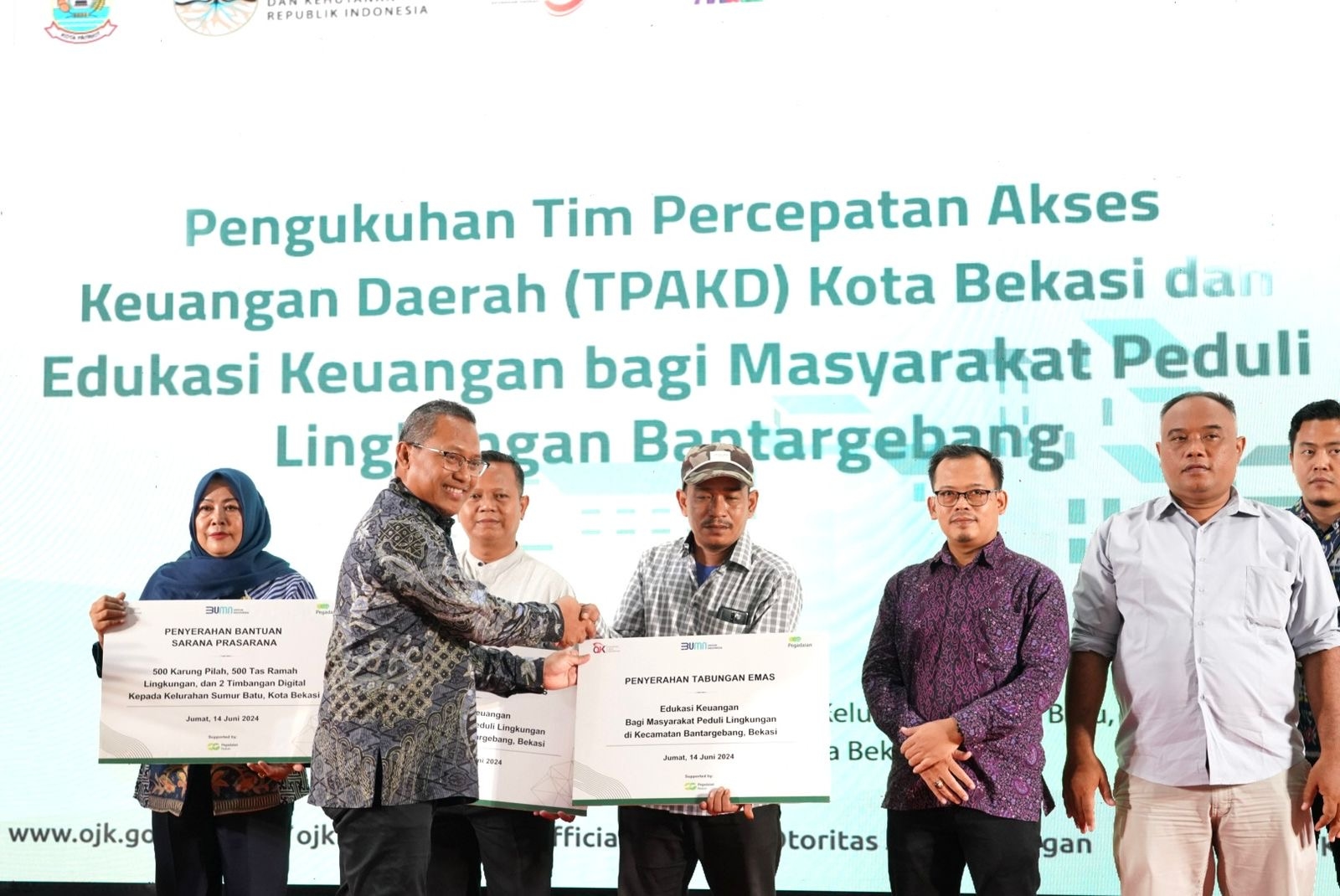 Tukar Sampah Jadi Cuan, Pegadaian Ajak Masyarakat Bantar Gebang Memilah Sampah Menabung Emas